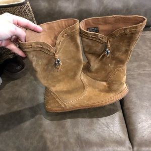 NEW tan ugg boots!!